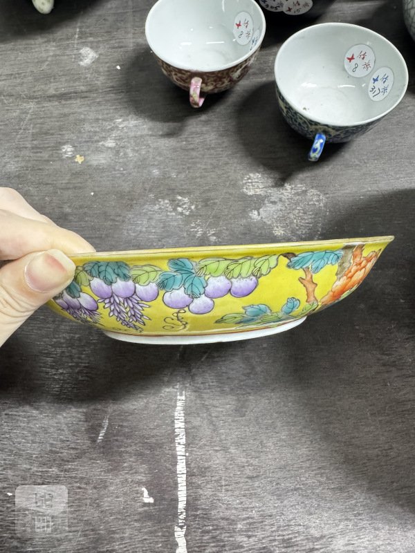 清 黄地粉彩花鸟纹盘 - 图10